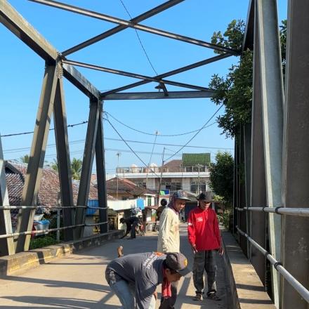 Wujudkan Lingkungan Bersih, Perangkat Desa beserta RT dan Linmas Desa Tanah Abang Gelar Jumat Bersih